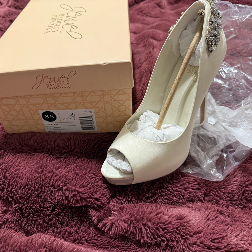 Jewel Badgley Mischka Ivory Embellished Peep Toe Heels
